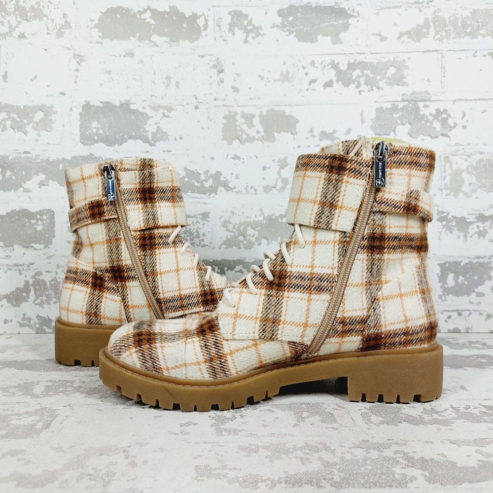 `New Jessica Simpson Karia Plaid Cream and Brown Ankle Boots D593 - Picture 3 of 11